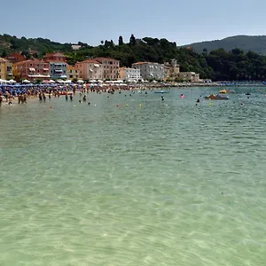 https://viennas-house.hotelitalianriviera.com